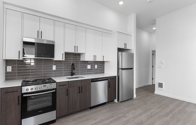 1 bed, 1 bath, 420 sqft, $1,495, Unit 16