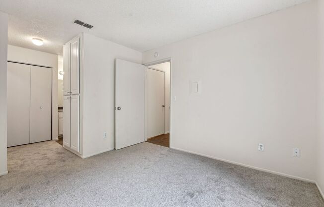 2 beds, 1 bath, 840 sqft, $1,727, Unit 152