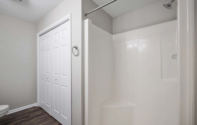bath tub with closet including full washer and dryer
