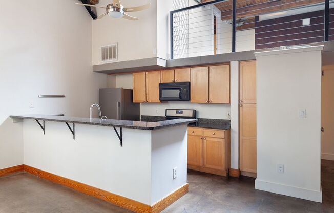 Industrial-Chic 2/2 Loft with Garage Near BeltLine & Downtown