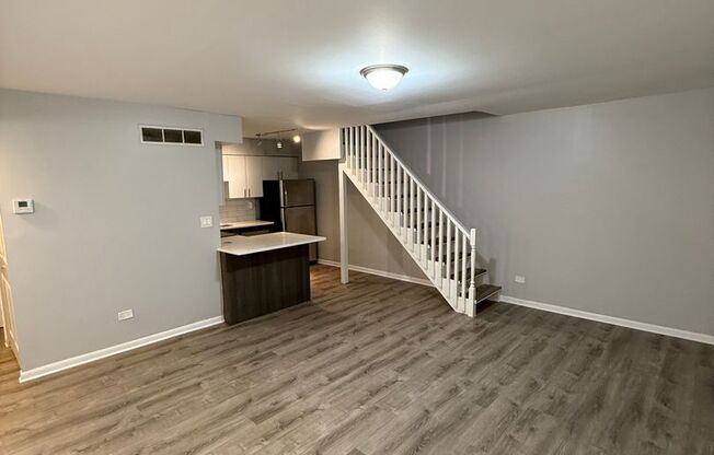 2 beds, 1.5 baths, $2,500, Unit 107