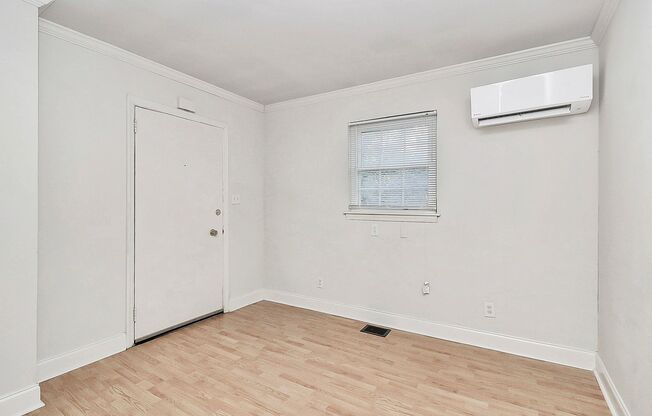 Cozy One Bedroom Triplex in Dilworth! Spring Rent Special!