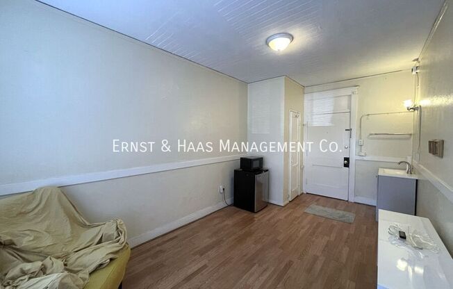 422 1/2 E BROADWAY AVE