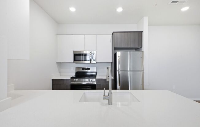 2 beds, 2 baths, 987 sqft, $1,532, Unit B307