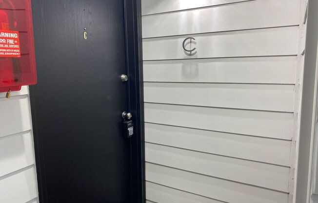 Centrally Located Ground floor Remodeled 1 bedroom in Burien! Easy to book self tour!