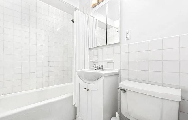 4 W 104 ST