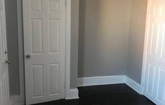 4 beds, 1 bath, $1,400, Unit 1st Floor Rear