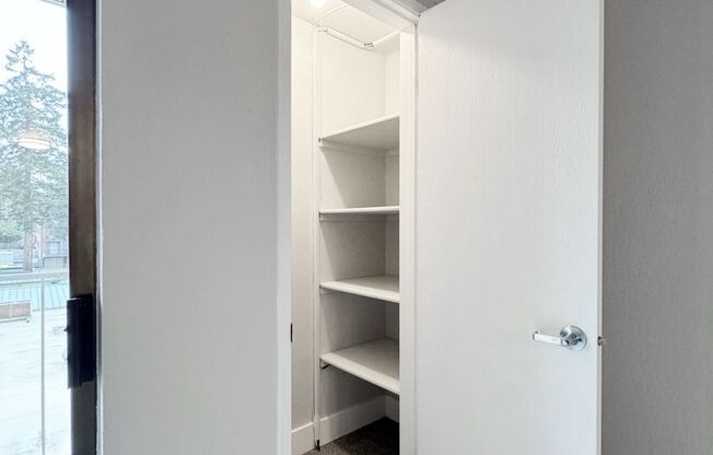 1 bed, 1 bath, 636 sqft, $1,595, Unit 424