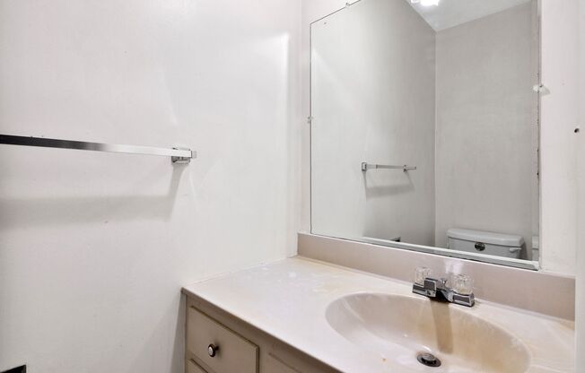 2 beds, 2.5 baths, $1,725, Unit C-3