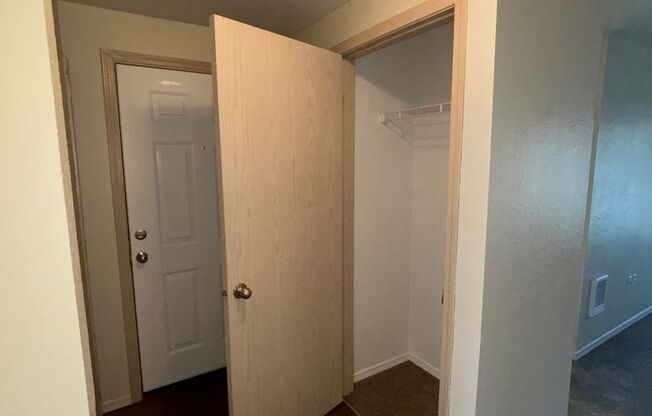 1 bed, 1 bath, 817 sqft, $1,300, Unit 137