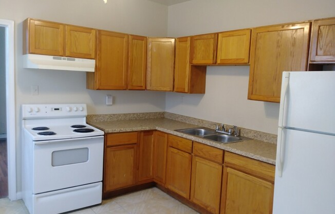 2 beds, 1 bath, $1,100, Unit 8819