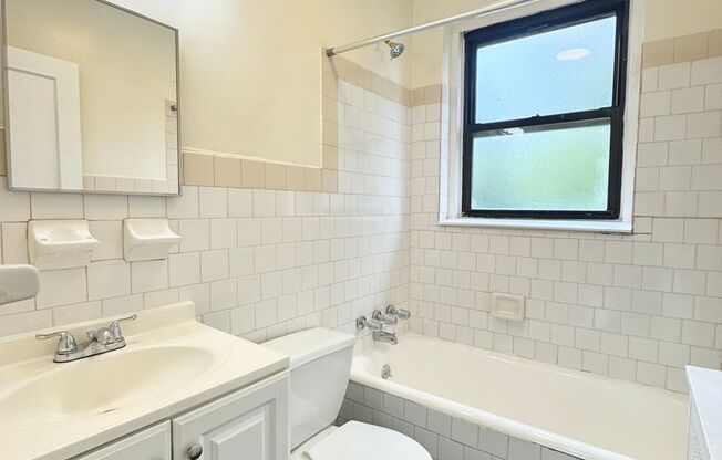 1 bed, 1 bath, $1,095, Unit E5