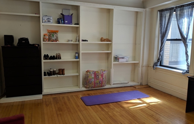 4 beds, 2 baths, $6,200, Unit R21