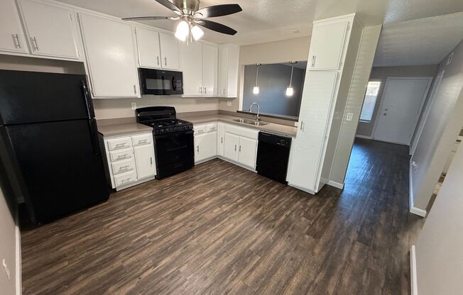 2 beds, 2 baths, $2,475, Unit 19