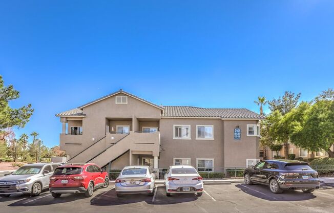 Beautiful 2 bedroom in Peccole Ranch