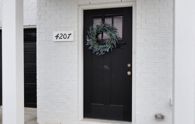 Beautiful 3 bedroom Mboro Townhome! Neighborhood pool and attached garage!