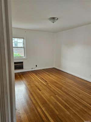 3 beds, 1 bath, $3,000, Unit 2ND FL