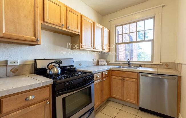Live in the Heart of NW Portland! With Free Water, Sewer, Garbage!