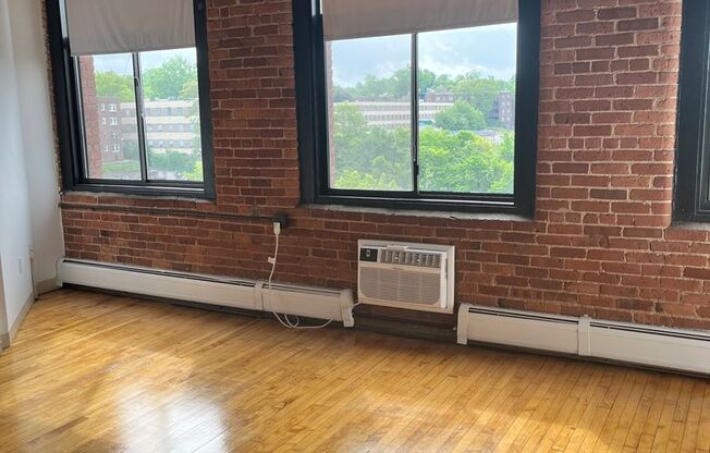 1 bed, 1 bath, 626 sqft, $1,750, Unit 45-622