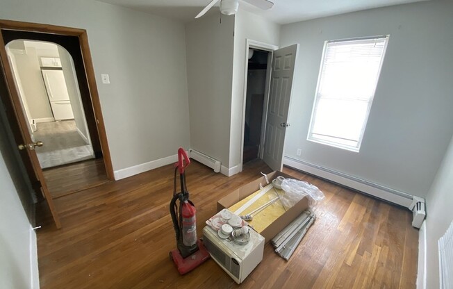 3 beds, 1 bath, $2,600, Unit 2