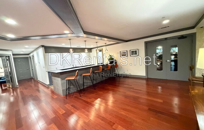 2 beds, 1 bath, 1,054 sqft, $2,200, Unit 728 728