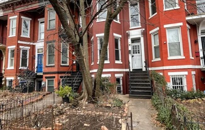 Large 3 bedroom in Old City!