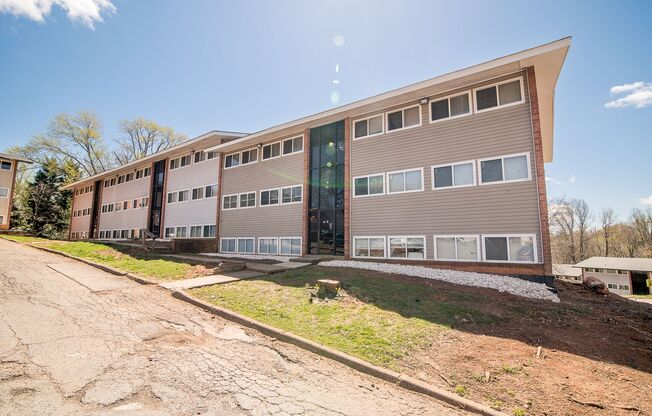 2 beds, 1 bath, 850 sqft, $845, Unit Apt. 42