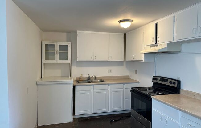 Studio, 1 bath, 500 sqft, $895, Unit B