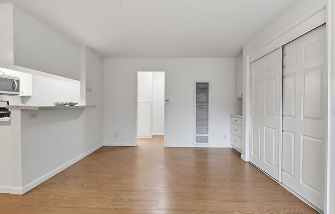 Studio, 1 bath, 476 sqft, $1,895, Unit 07