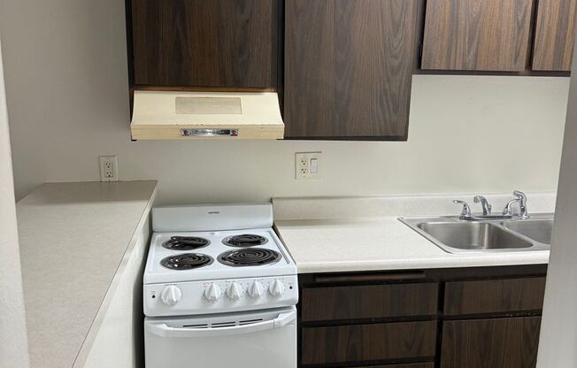 Studio, 1 bath, $995, Unit 09