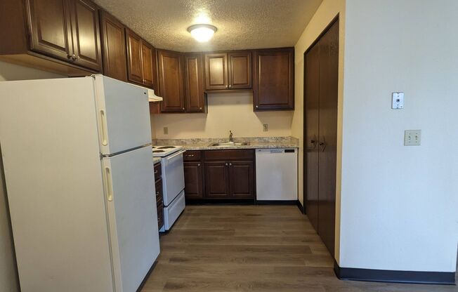 2 beds, 1 bath, 717 sqft, $1,275, Unit 6