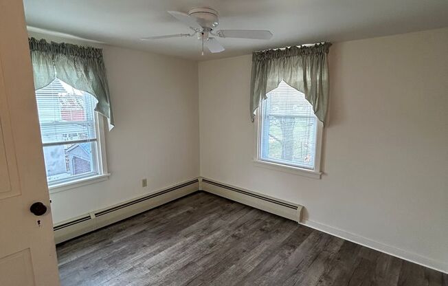 2 beds, 1 bath, $1,295, Unit Apt. B