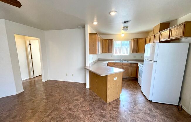 2 beds, 1 bath, $1,100