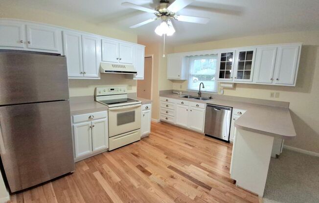 3 Bedroom 2.5 Bathroom Available in Hummelstown!