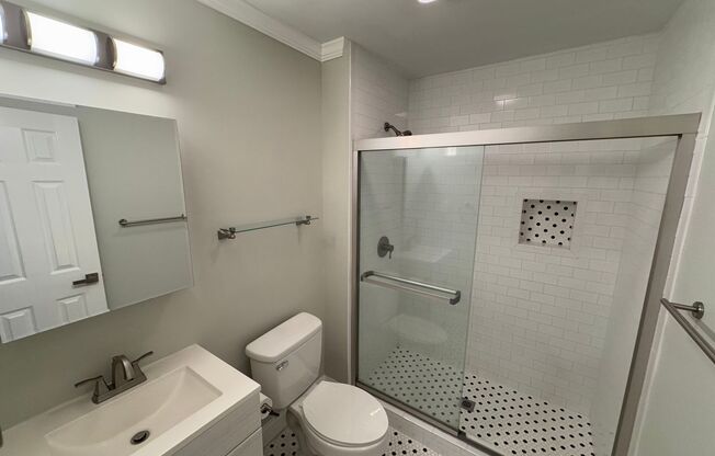 2 beds, 1 bath, $1,399