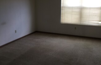 2 beds, 1 bath, $1,250, Unit 2nd Floor