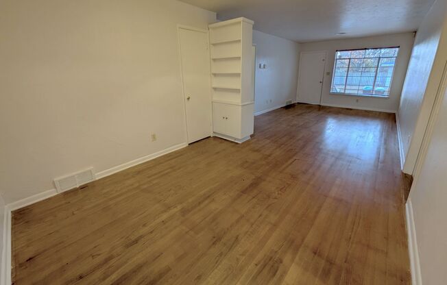 2 beds, 1 bath, $1,200