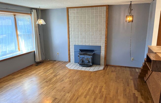 3 beds, 1.5 baths, $2,695