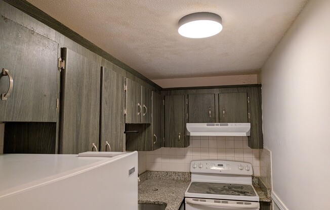 1 bed, 1 bath, 661 sqft, $2,100, Unit 28