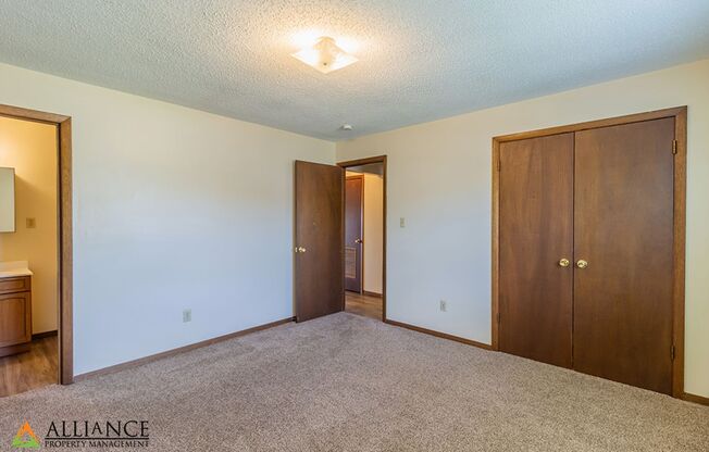 2 beds, 1.5 baths, 1,050 sqft, $890, Unit 06