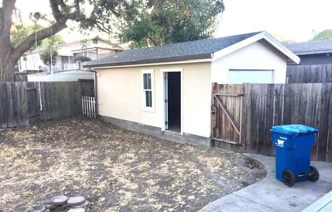 2 beds, 1 bath, $2,650