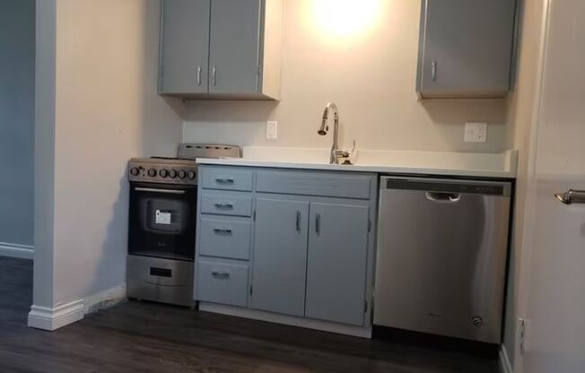 1 bed, 1 bath, 450 sqft, $1,150, Unit 715