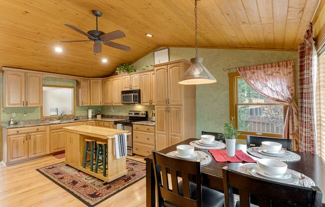 Peaceful Mountain Retreat with Stunning Views in Mount Charleston!