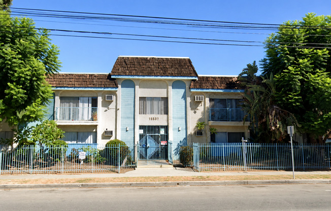 15537 Nordhoff St