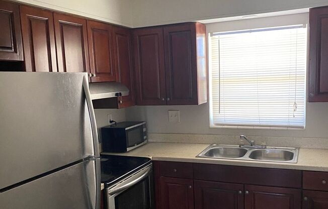 1 bed, 1 bath, 700 sqft, $1,725, Unit 14