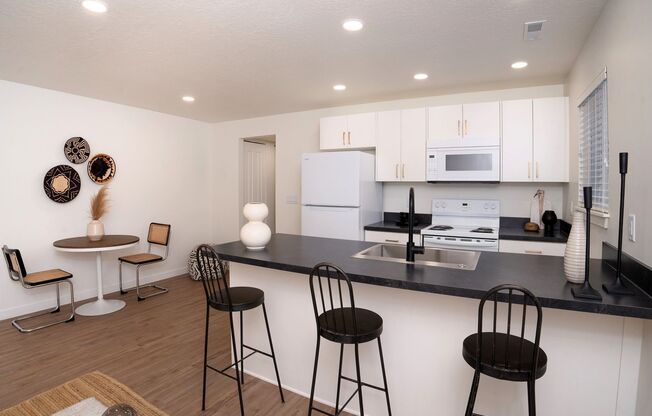 1 bed, 1 bath, 600 sqft, $1,445