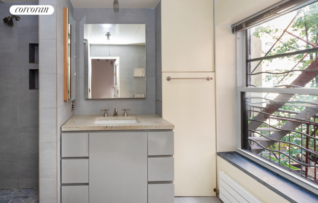 143 W 21 ST