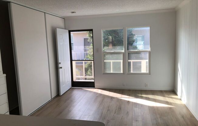 Studio, 1 bath, 325 sqft, $1,625, Unit J-217