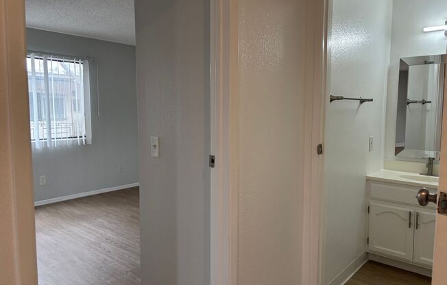 2 beds, 1 bath, 1,000 sqft, $2,098, Unit 201