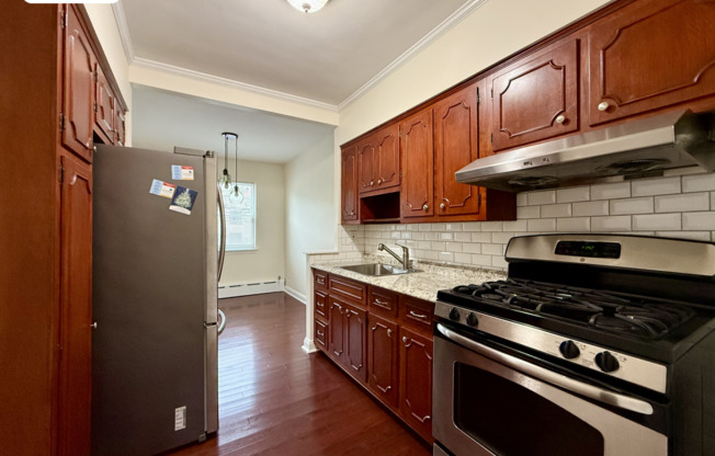48 10 28 AVE